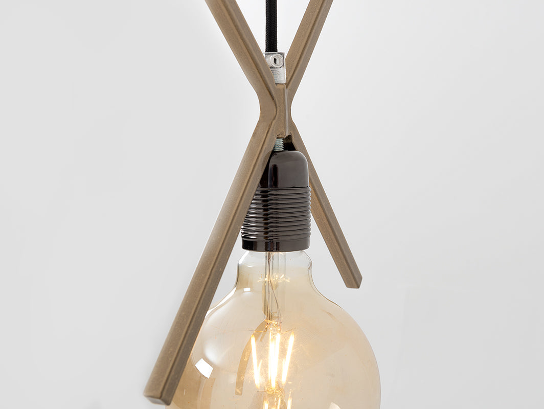 Pakabinamas šviestuvas XLAMP - auksinis