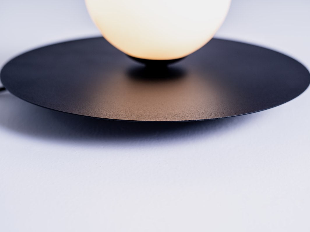 Stalinis šviestuvas SKIVA BALL S - juodas