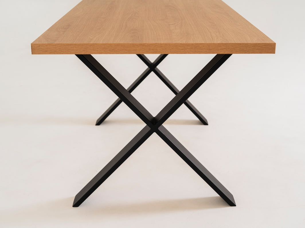 Valgomojo stalas CROSS BASIC 140 - ąžuolo spalvos, juodas