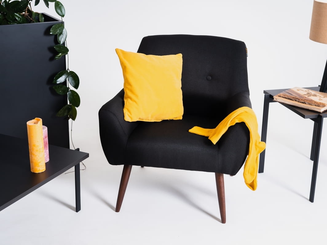 Fotelis BETTY - juodas(et100), riešutas