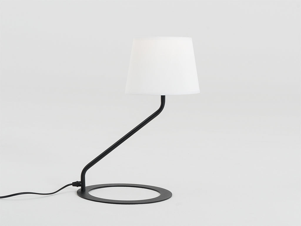 Stalinis šviestuvas SHADE TABLE- baltas gaubtas, juodas