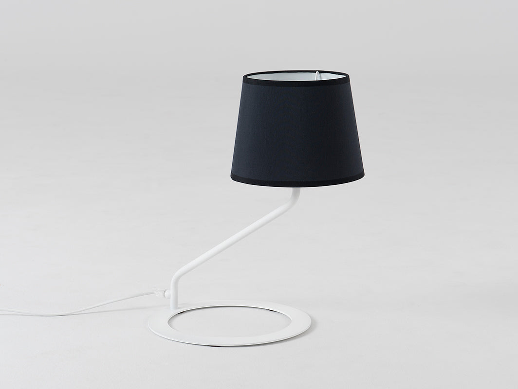 Stalinis šviestuvas SHADE TABLE- juodas gaubtas, baltas