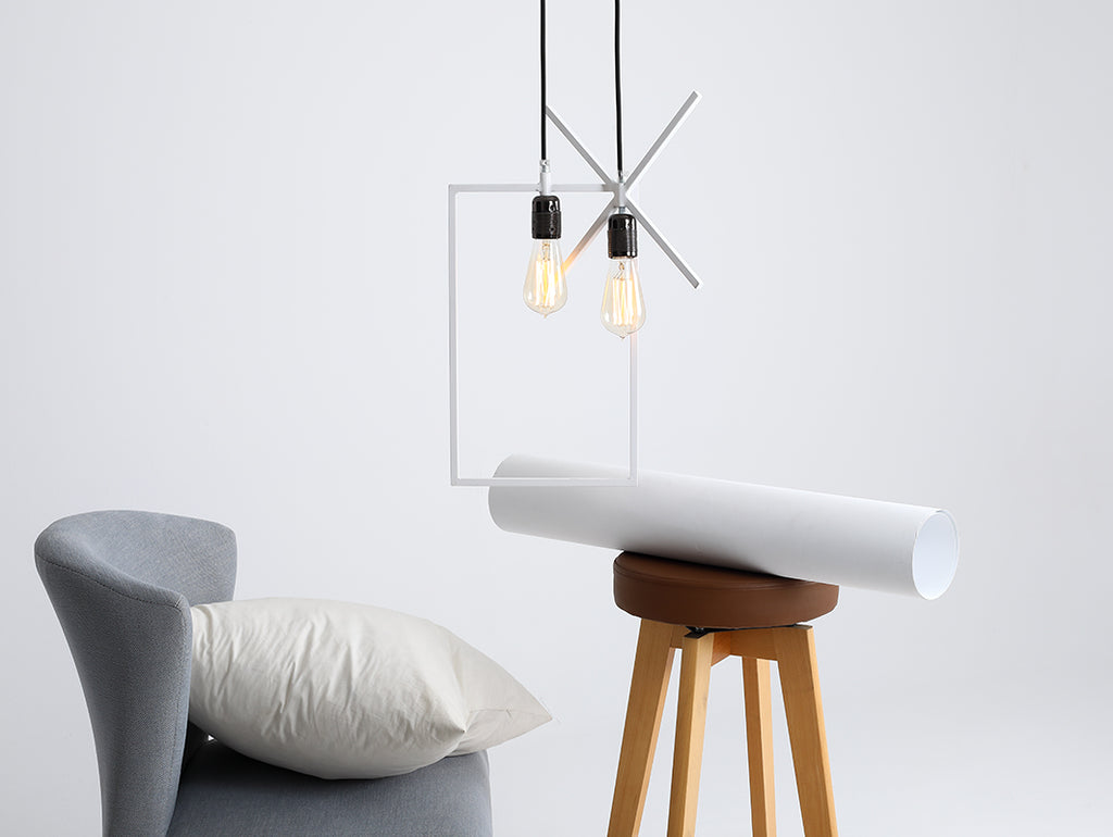 Pakabinamas šviestuvas XLAMP - baltas