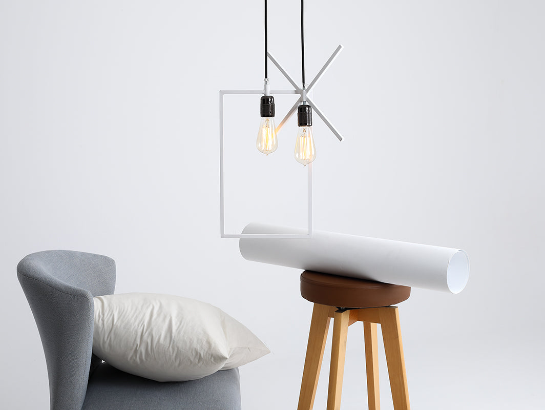 Pakabinamas šviestuvas XLAMP - baltas