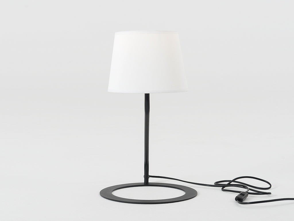 Stalinis šviestuvas SHADE TABLE- baltas gaubtas, juodas