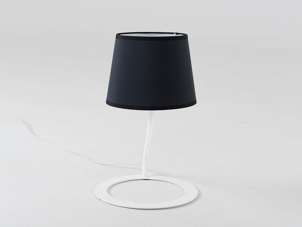 Stalinis šviestuvas SHADE TABLE- juodas gaubtas, baltas