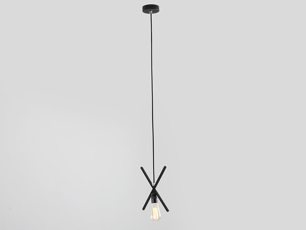 Pakabinamas šviestuvas XLAMP - juodas