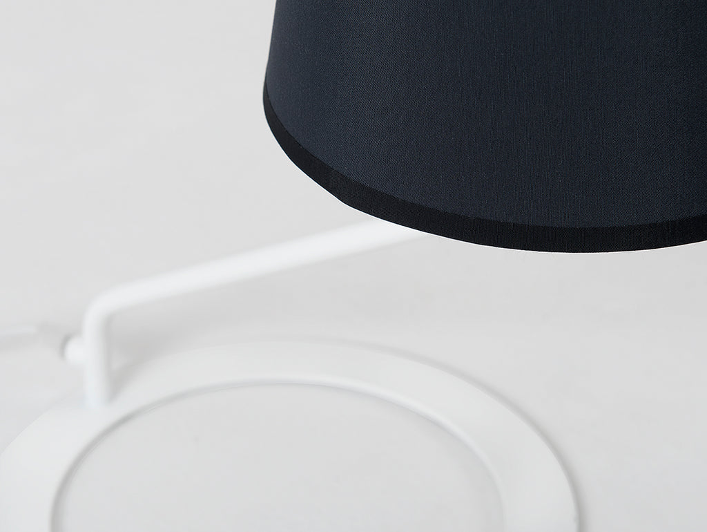 Stalinis šviestuvas SHADE TABLE- juodas gaubtas, baltas