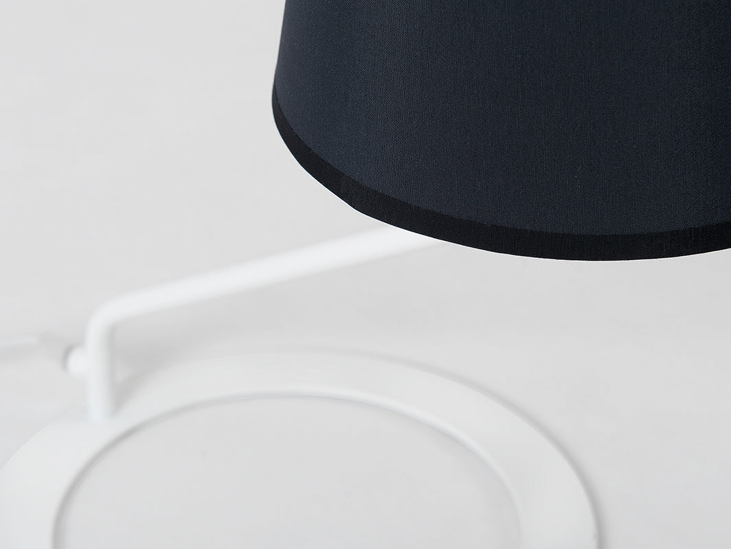 Stalinis šviestuvas SHADE TABLE- juodas gaubtas, baltas