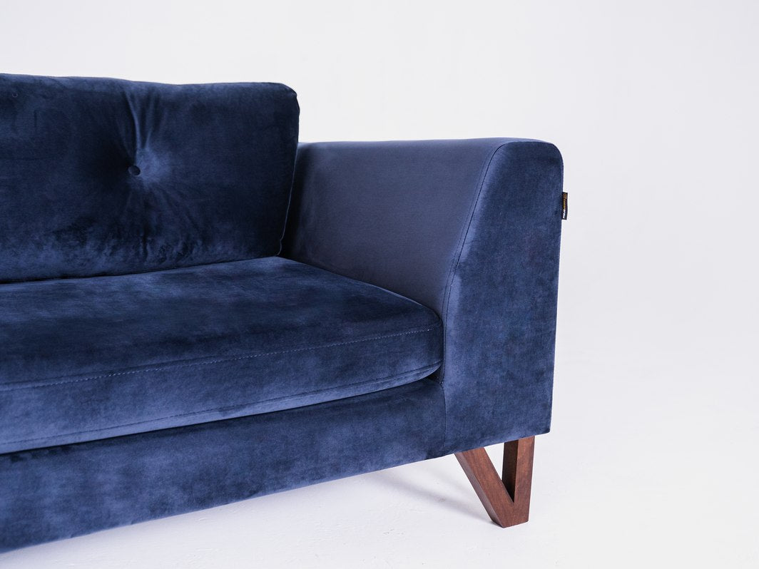 Trivietė sofa WILLY - aronija(rv81), graikinis riešutas