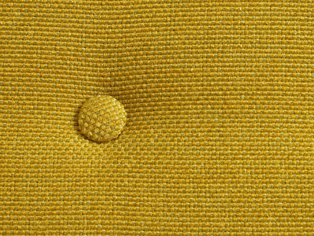 Trivietė sofa ZUGO - ciberžolė(1310), riešutas